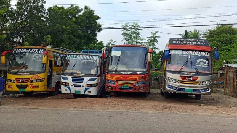 বাস শ্রমিকদের ওপর হামলার জেরে চুয়াডাঙ্গার ৫ রুটে বাস চলাচল বন্ধ