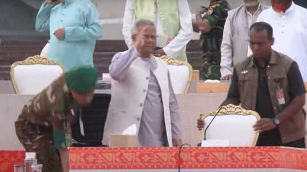 পৌঁছেছেন প্রধান উপদেষ্টা, জুলাই সনদ স্বাক্ষরের আনুষ্ঠানিকতা শুরু