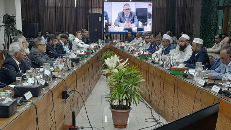 সিইসির কঠোর বার্তা: আগাম পোস্টার সরিয়ে ফেলুন, না মানলে ছাড় নয়