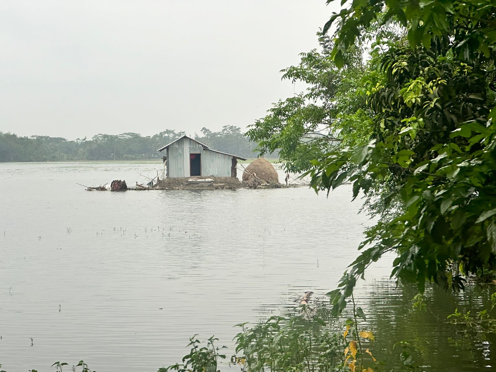 বাংলাদেশের বাস্তুচ্যুত ১৮ লাখ মানুষের পুনর্বাসন চায় অক্সফ্যাম