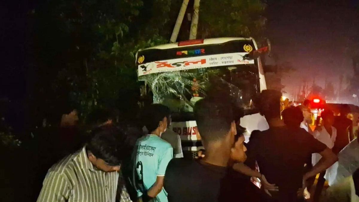 ঈদের রাতে বাস-লেগুনা মুখোমুখি, প্রাণ গেল ৩ জনের