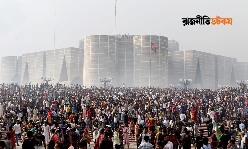 ছাত্রদের ঘাড়ে বন্দুক রেখে...