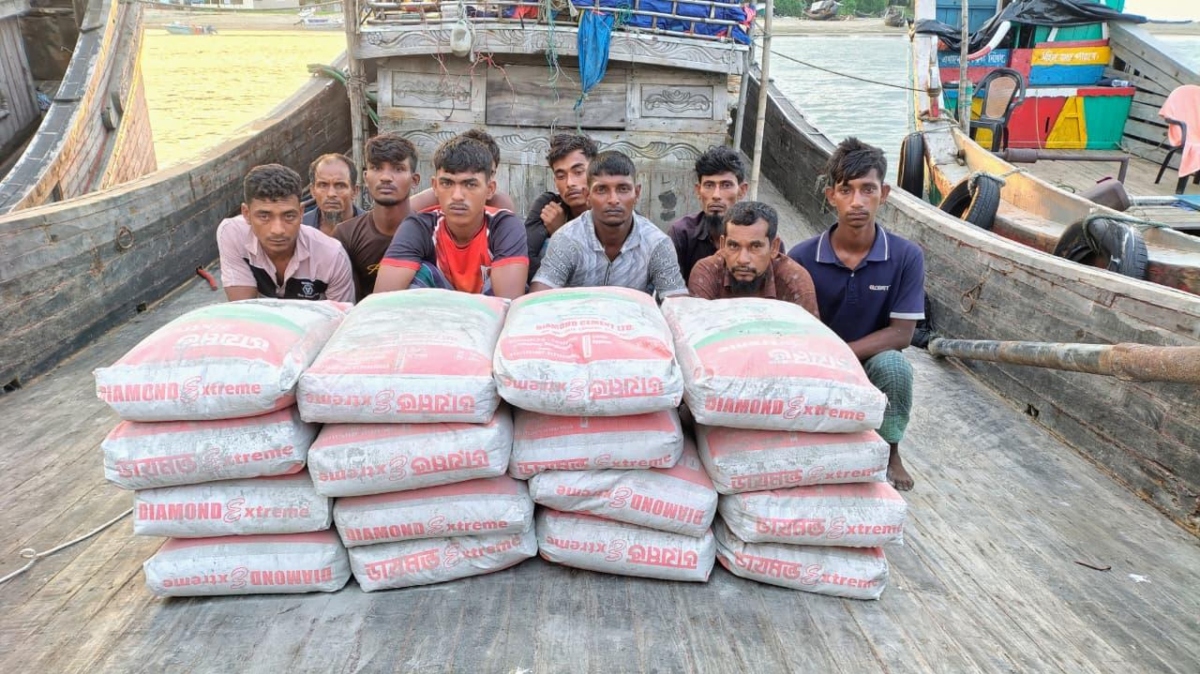 মিয়ানমারে পাচারের পথে ১৪৫০ বস্তা সিমেন্ট জব্দ, আটক ২১