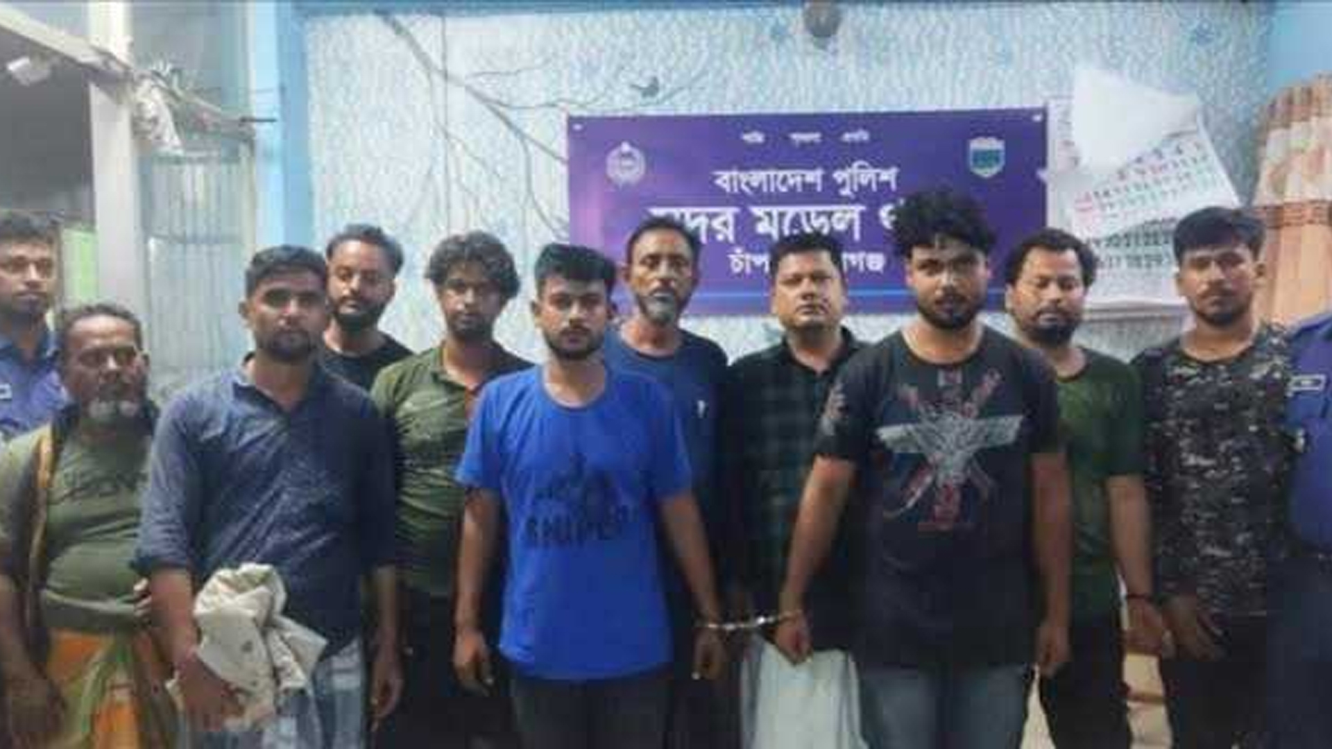 ভারত থেকে ফেরার পথে সীমান্তে আটক ১০ বাংলাদেশি