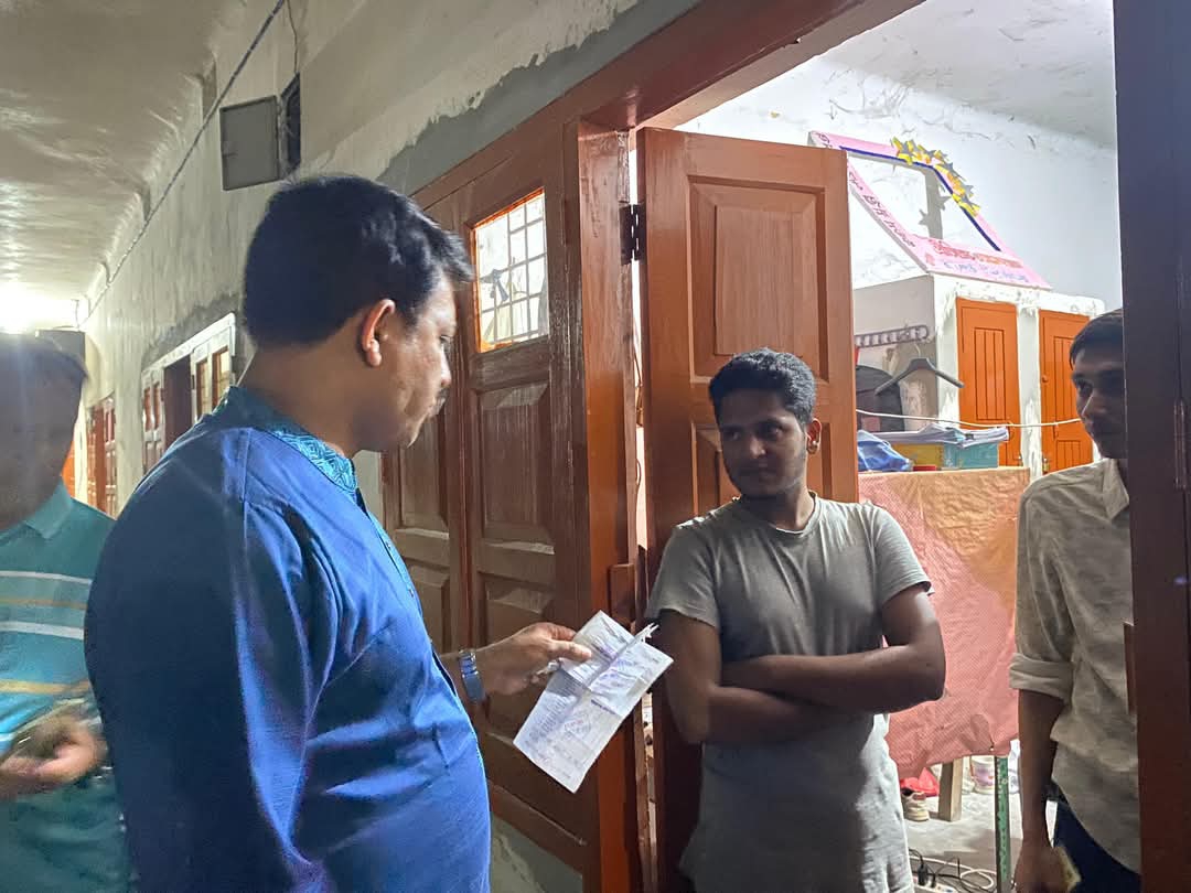 রাকসু নির্বাচন ঘিরে ক্যাম্পাসে নিরাপত্তা জোরদার, দুই হলে তল্লাশি