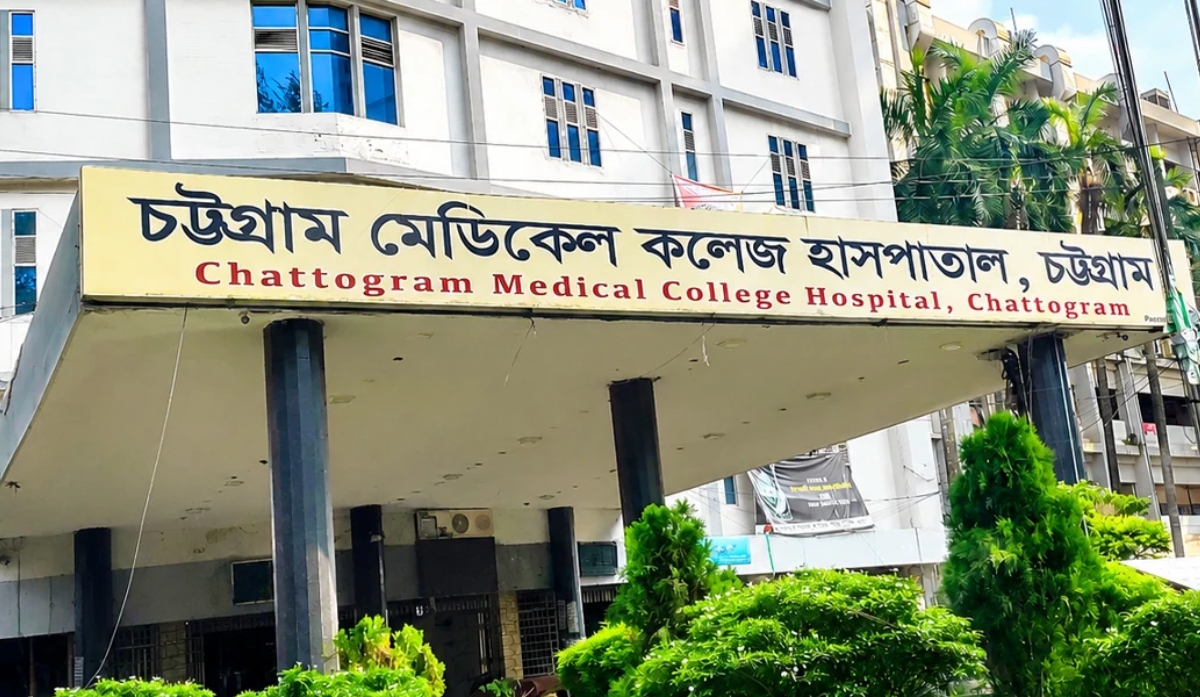 চট্টগ্রামের বোয়ালখালীতে লবণ কারখানায় আগুন, দগ্ধ ১০
