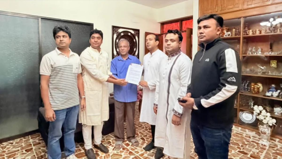 ওসমান হাদি হত্যার বিচার চেয়ে স্বরাষ্ট্র উপদেষ্টাকে স্মারকলিপি ছাত্রদলের