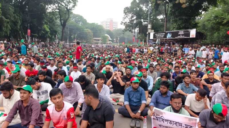নেতাকর্মীদের ওপর হামলার প্রতিবাদে টিএসসিতে ছাত্রশিবিরের  বিক্ষোভ