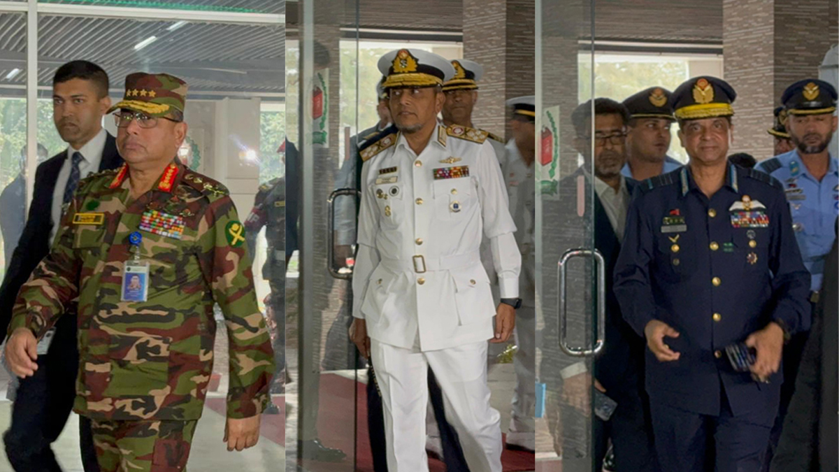 ৩ বাহিনীর প্রধানের সঙ্গে বৈঠকে ইসি