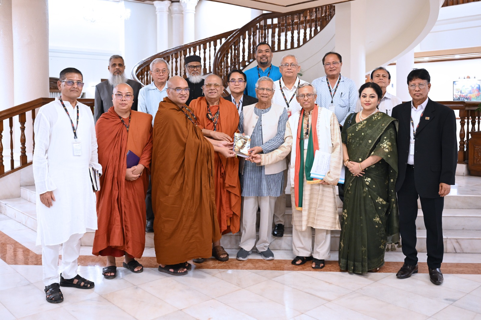 প্রধান উপদেষ্টার সঙ্গে বৌদ্ধ ধর্মীয় নেতাদের শুভেচ্ছা বিনিময়