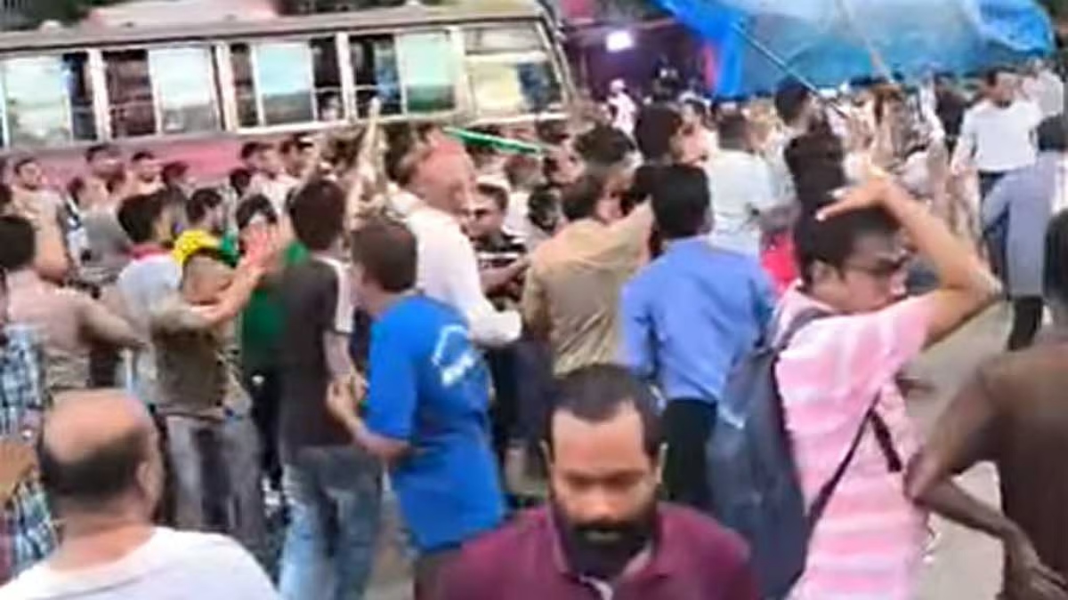 গুলিস্তানে বিএনপি-জামায়াত নেতাকর্মীদের মধ্যে পালটাপালটি ধাওয়া, সংঘর্ষ