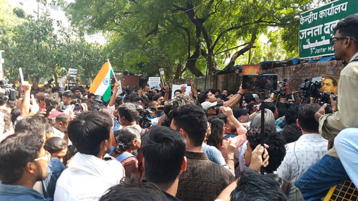 দিল্লির যন্তর মন্তরে তেলাপোকা জনতা পার্টির সমাবেশ