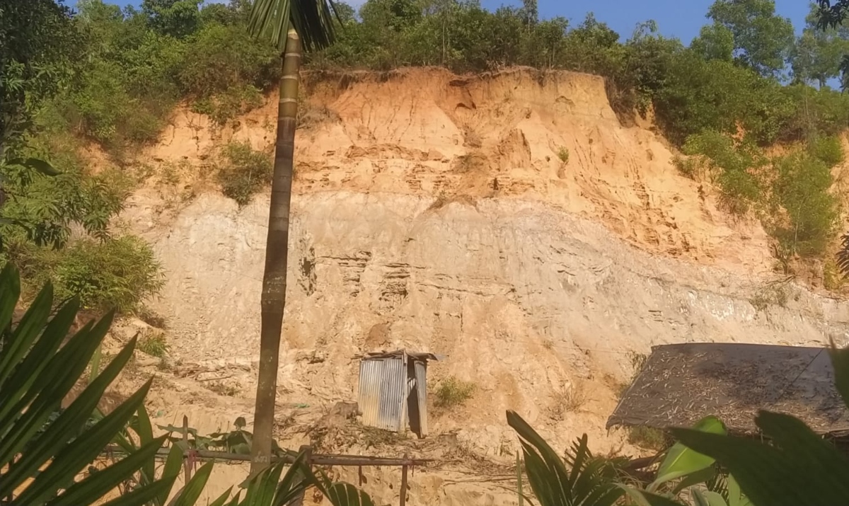 উখিয়ায় ইনানী রেঞ্জে বনরক্ষকরাই বনভক্ষক