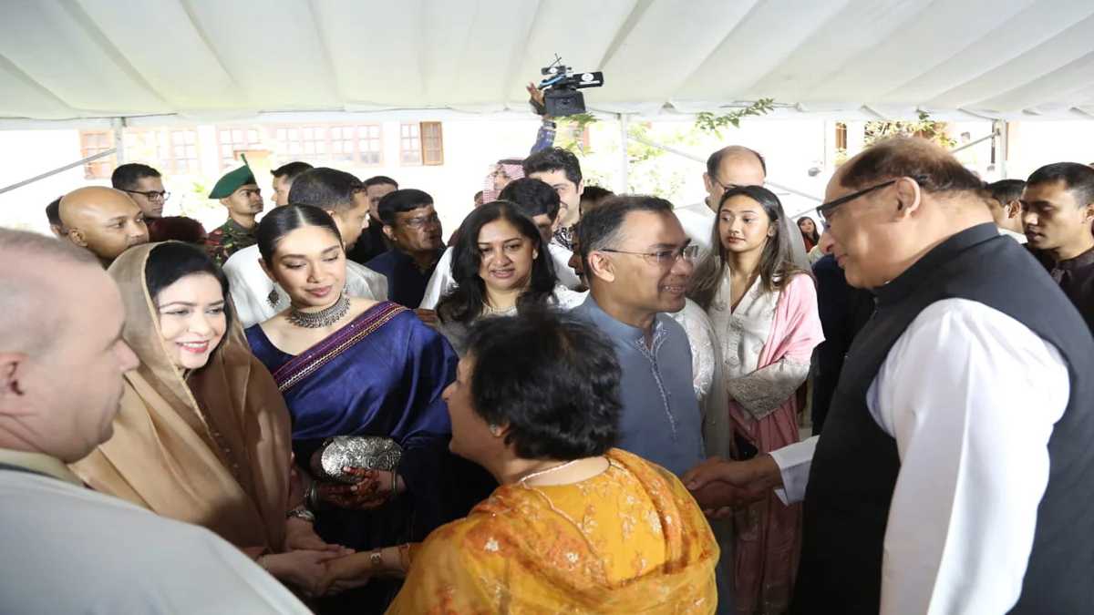 যমুনায় সর্বস্তরের মানুষের সঙ্গে প্রধানমন্ত্রীর ঈদ শুভেচ্ছা বিনিময়