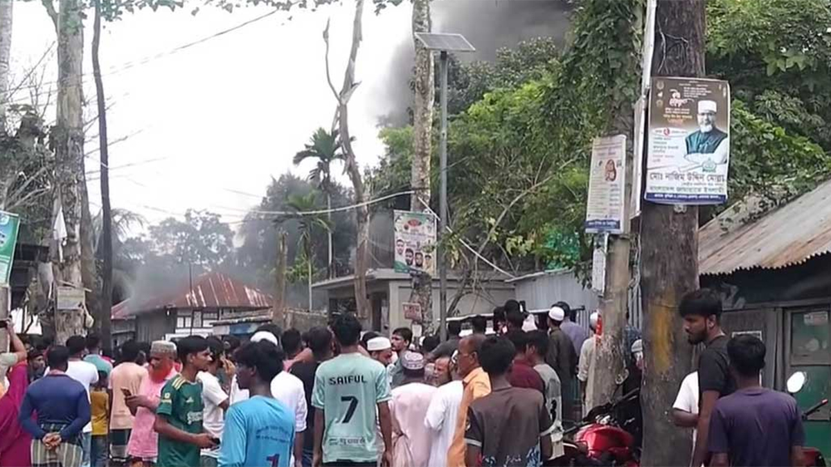 মাইকে ঘোষণা দিয়ে ৪ মাজারে হামলা-আগুন