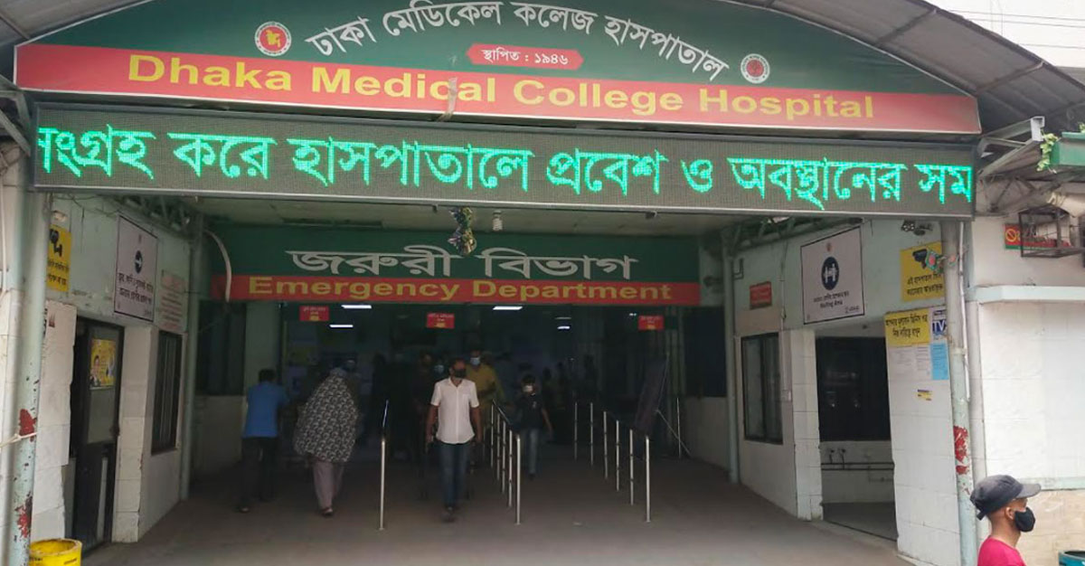 ঢাকা মেডিকেলে অস্ত্র নিয়ে হামলা, আটক ৪