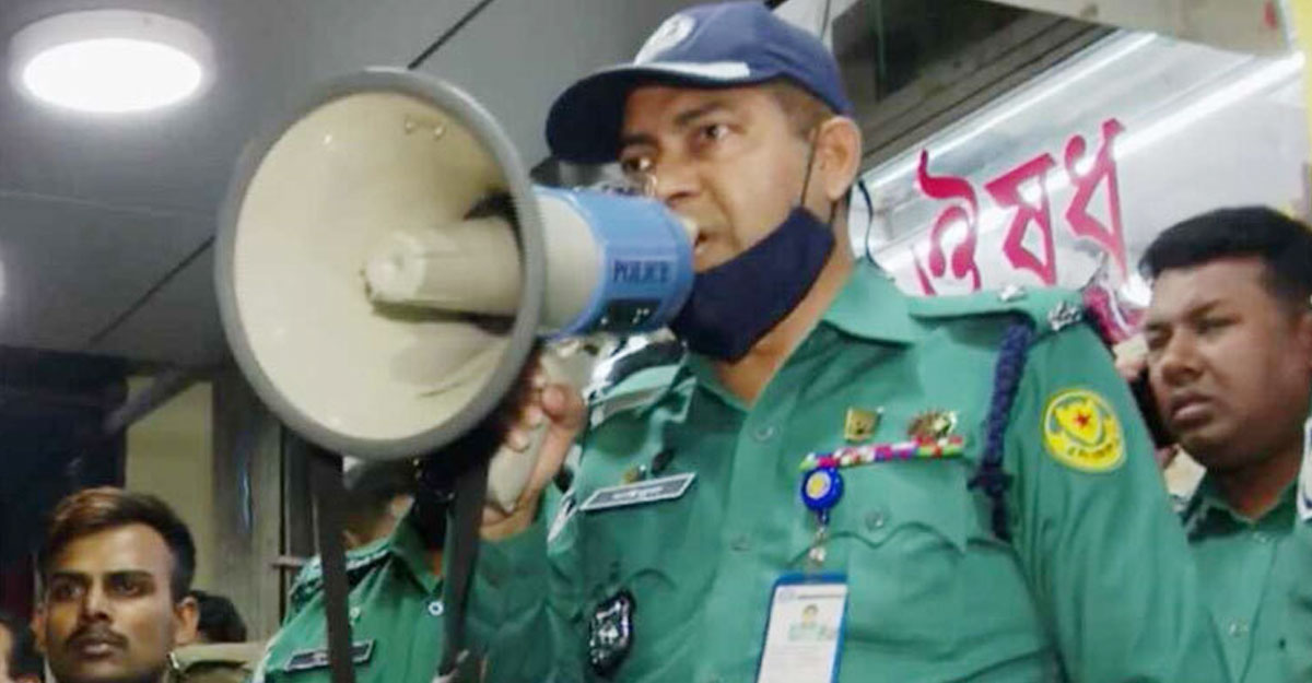 অর্ধশত রেস্টুরেন্টে পুলিশের অভিযান, আটক ২২