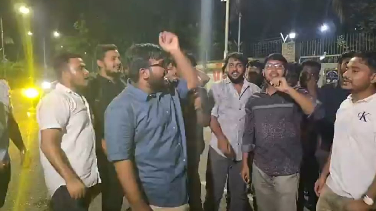 ডাকসুর ব্যালট নীলক্ষেতে ছাপার খবরে ঢাবিতে বিক্ষোভ