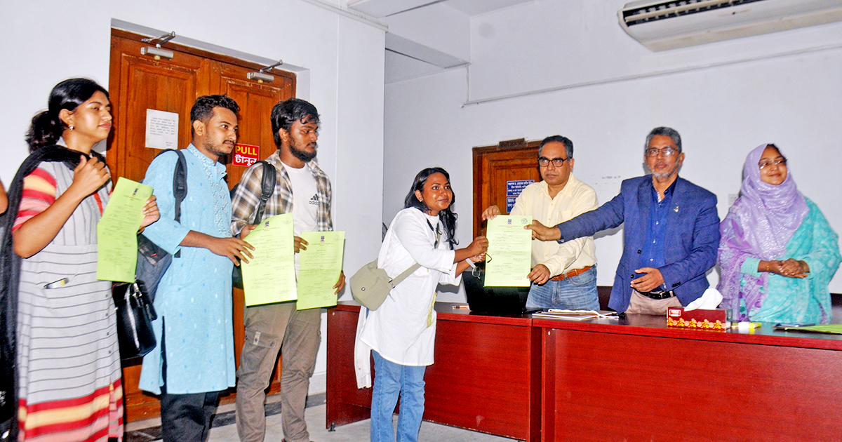 ডাকসুতে প্রতি পদে ১৮ প্রার্থী, মনোনয়ন জমা দেননি ১৪৯ জন