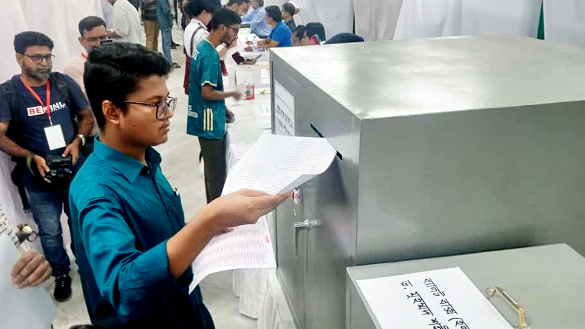 ৫ ঘণ্টা পার, ডাকসুর ফল মিলবে কখন!