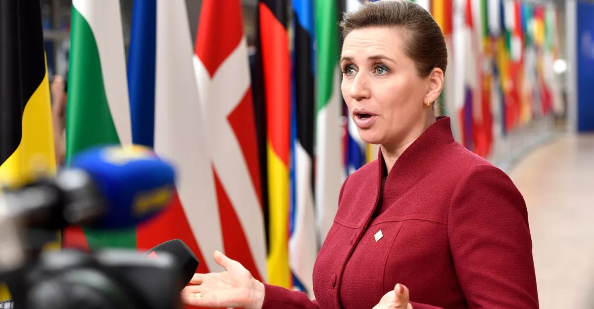 ডেনিস প্রধানমন্ত্রীর ওপর প্রকাশ্যে হামলা