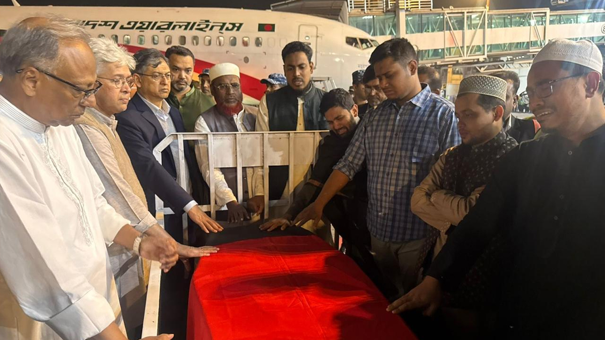 দেশে পৌঁছেছে ওসমান হাদির মরদেহ