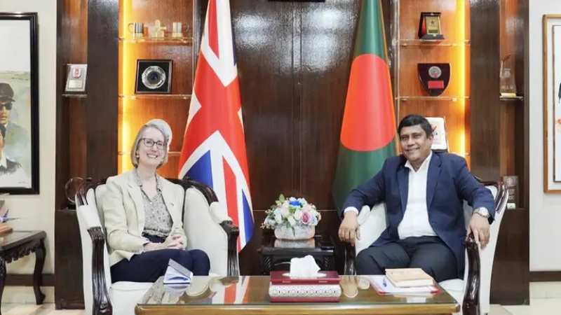 সামরিক সম্পর্ক জোরদারে প্রধানমন্ত্রীর প্রতিরক্ষা উপদেষ্টার সঙ্গে কুকের বৈঠক