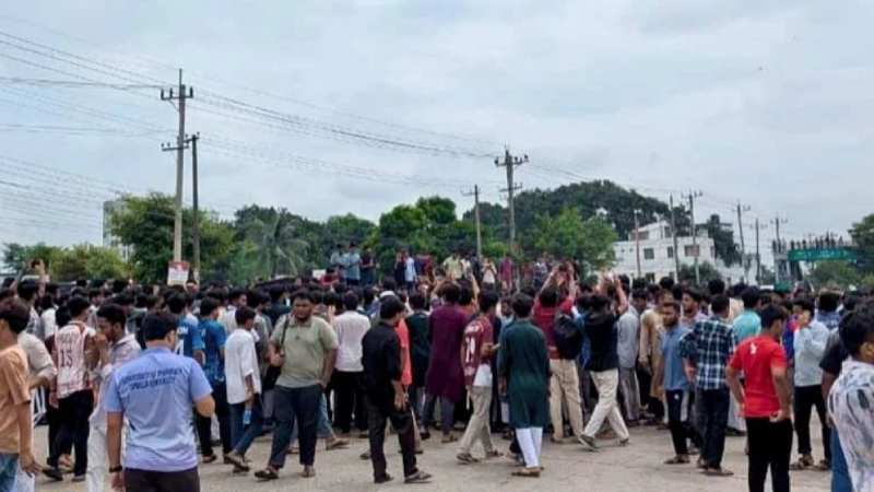 অপ্রতীম হত্যার বিচার দাবিতে ঢাকা-চট্টগ্রাম মহাসড়ক অবরোধ