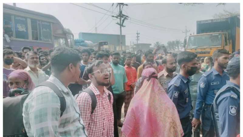 বকেয়া বেতনের দাবিতে ঢাকা-সিলেট মহাসড়ক অবরোধ