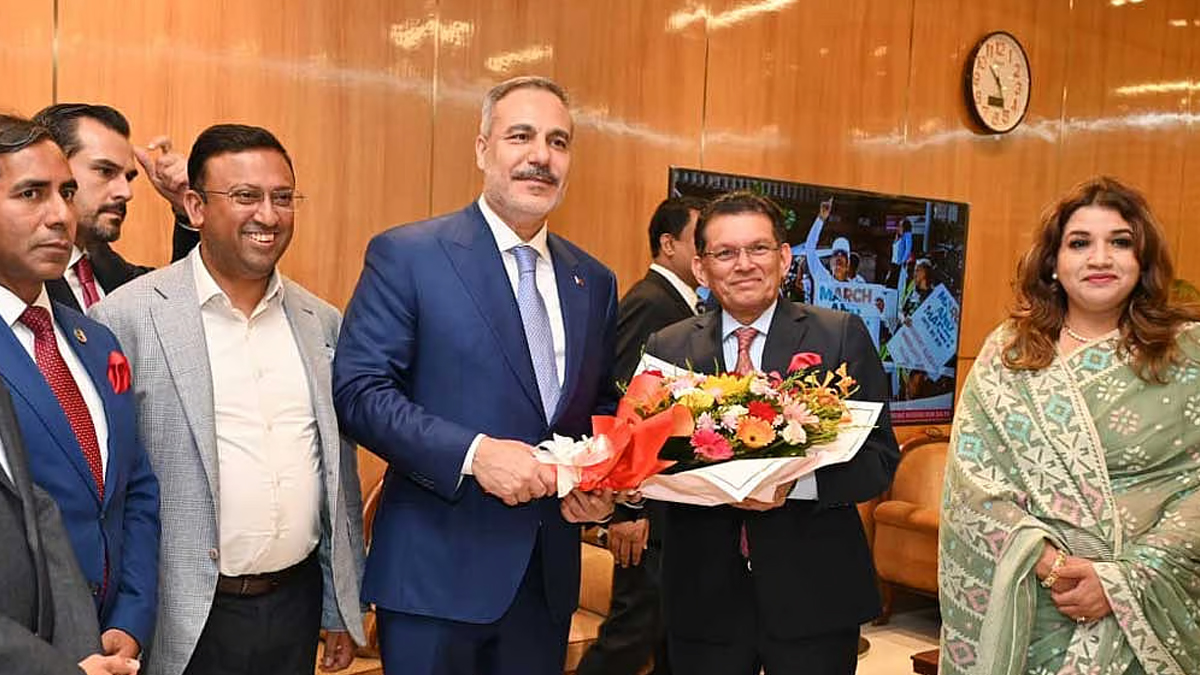 ঢাকায় তুরস্কের পররাষ্ট্রমন্ত্রী, পরিদর্শন করবেন রোহিঙ্গা ক্যাম্প