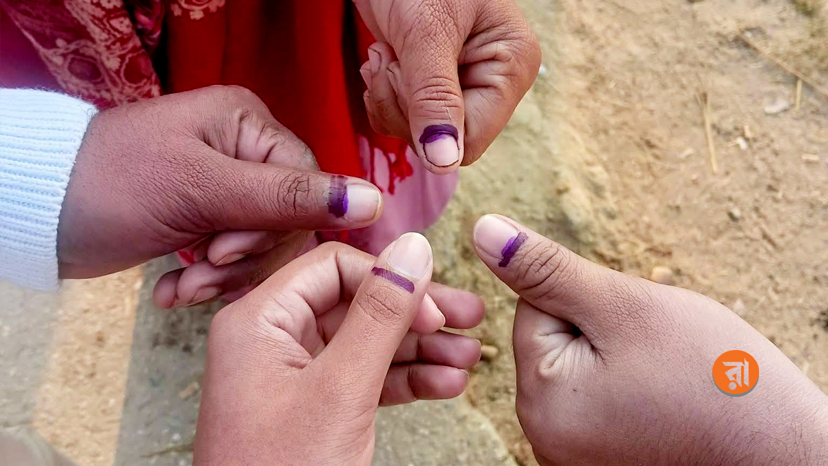 রাজধানীতে চাপ কম, ঢাকার বাইরে ভোটারের সারি