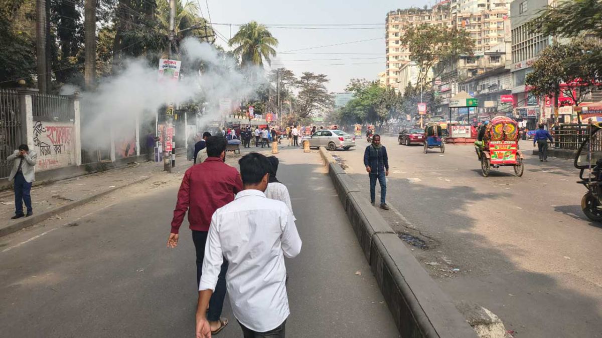 ঢাকা কলেজ ও আইডিয়াল কলেজ শিক্ষার্থীদের মধ্যে সংঘর্ষ