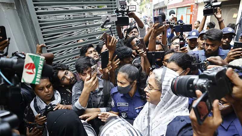 স্বামীর শেষবিদায়ে অংশ নিতে ১২ ঘণ্টার প্যারোলে মুক্ত দীপু মনি