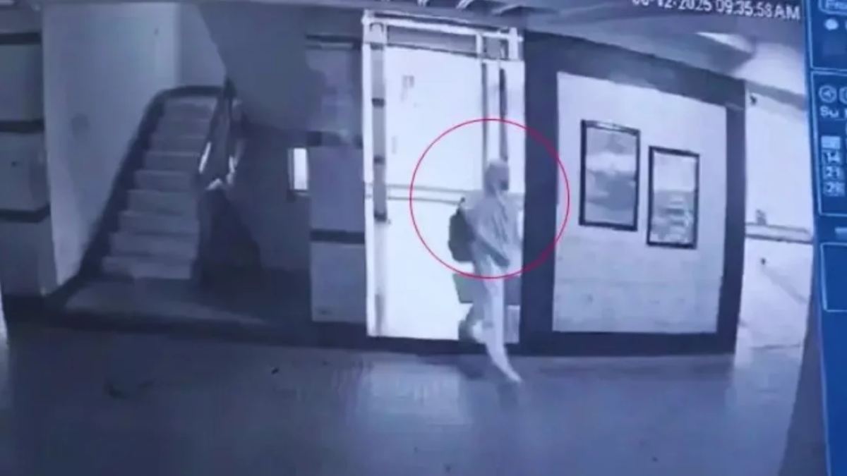 মা-মেয়ে হত্যার ঘটনায় স্কুলড্রেস পরে পালানো সেই গৃহকর্মী গ্রেপ্তার