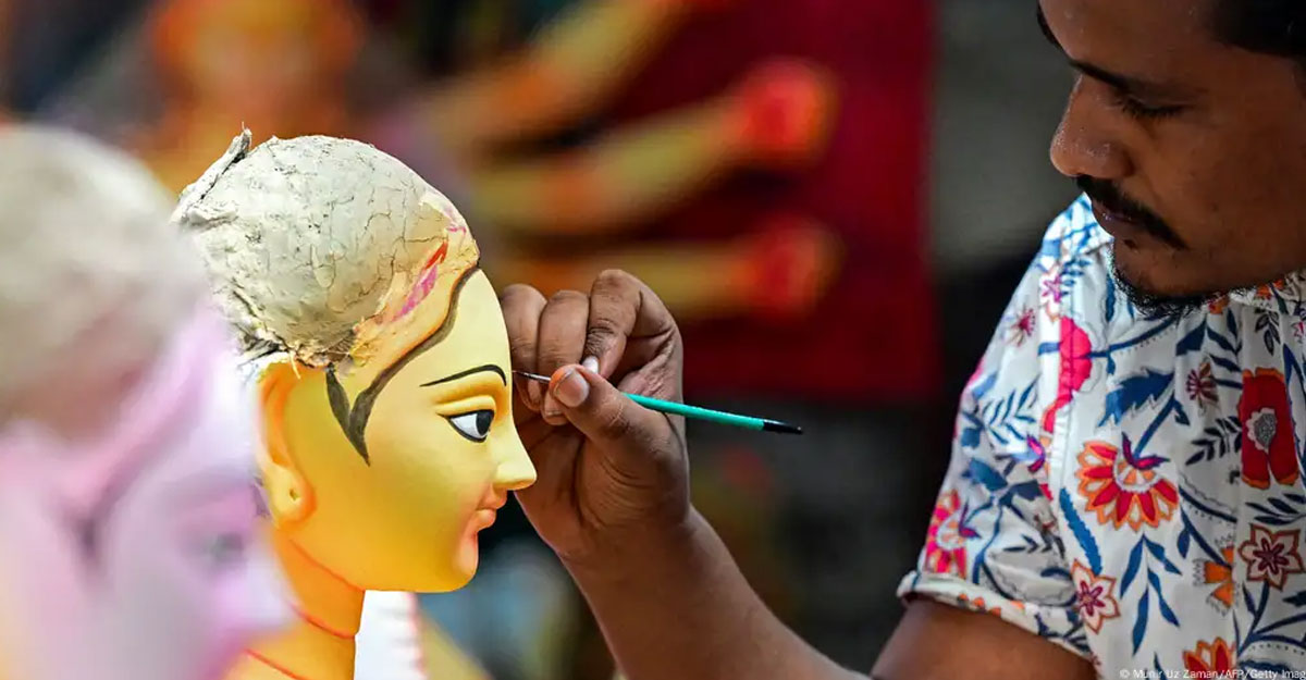 উদ্বেগের মধ্যে দেশে দুর্গাপূজার প্রস্তুতি
