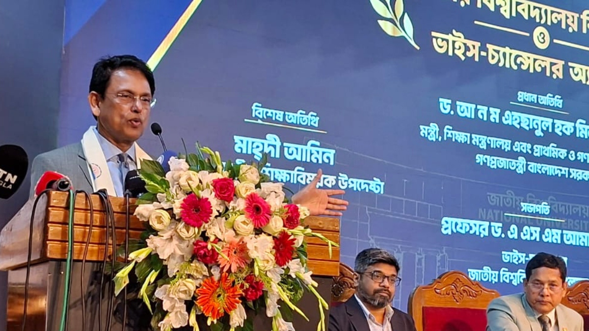 মন্ত্রণালয়ের ঘাড়ে বন্দুক রেখে গুলি নয়, ট্রিগার আমিও টানতে জানি: শিক্ষামন্ত্রী