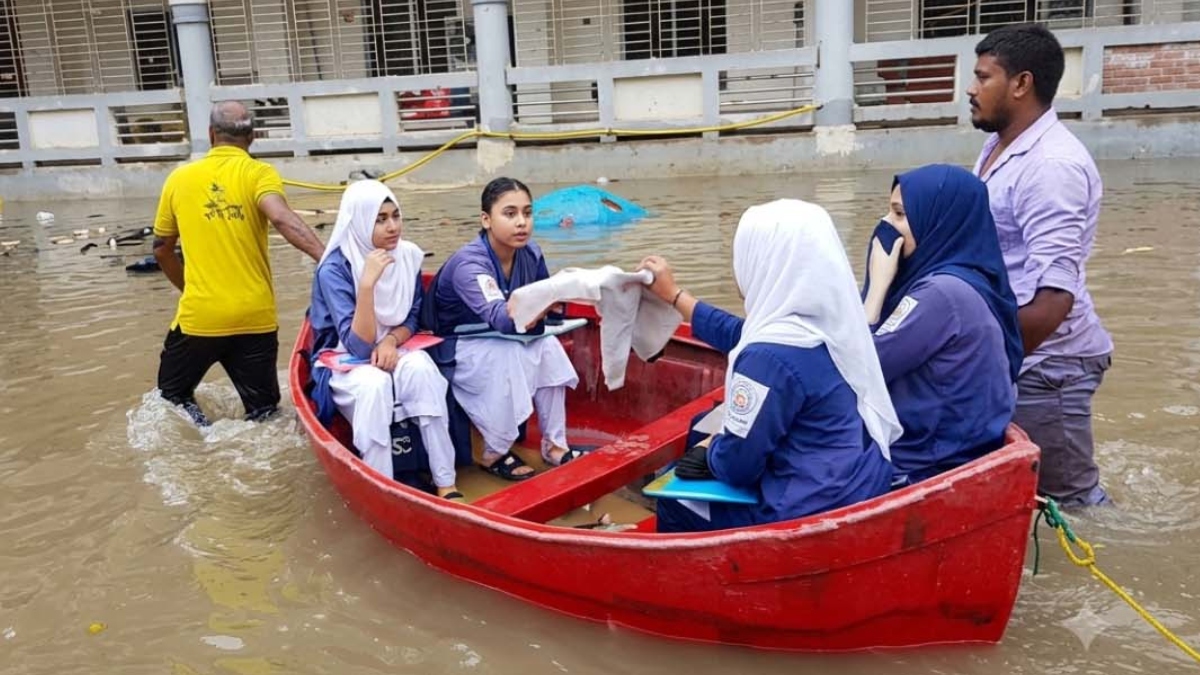 দুর্যোগে এইচএসসি পরীক্ষা স্থগিত না করায় শিক্ষা কর্তৃপক্ষের সমালোচনা
