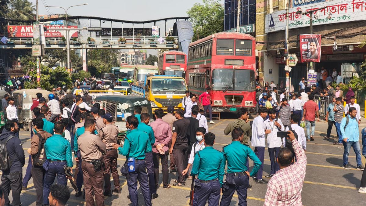 রানা হত্যার বিচার দাবিতে উত্তাল ফার্মগেট, সড়ক অবরোধ