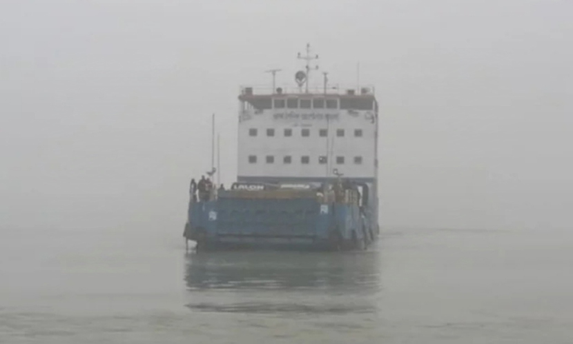 ১০ ঘণ্টা পর ফেরি ছাড়ল আরিচা থেকে