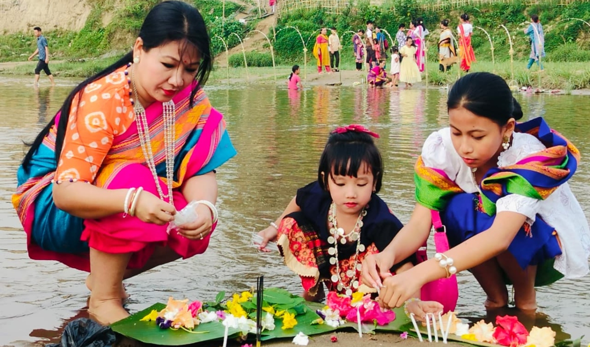 খাগড়াছড়িতে উৎসবের আমেজ: ত্রিপুরাদের বৈসু শুরু, চাকমাদের মূল বিজু
