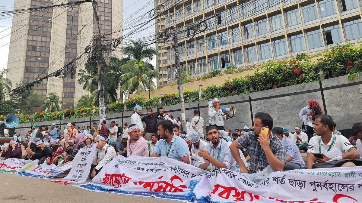 গ্রাহক ফোরামের সঙ্গে মারামারি, অবস্থান কর্মসূচিতে ইসলামী ব্যাংকের চাকরিচ্যুতরা