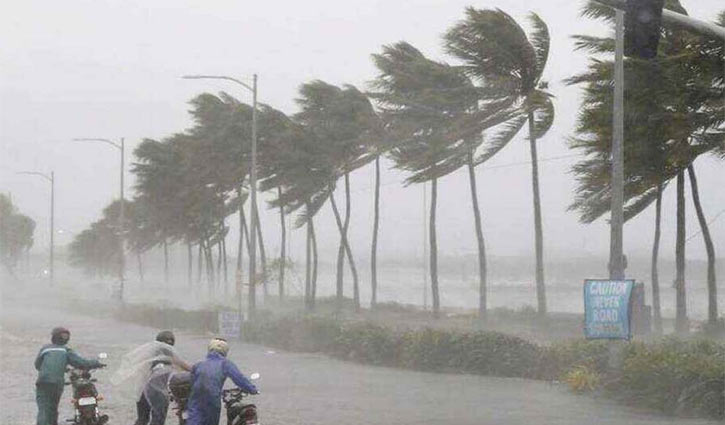 বিকালে উপকূলে আঘাত হানবে ঘূর্ণিঝড় ‘ফিনজাল’, রেড অ্যালার্ট জারি