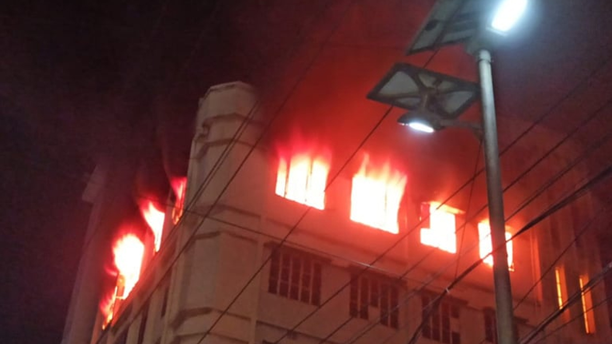 দেড় ঘণ্টার চেষ্টায় কালশীর পোশাক কারখানার আগুন নিয়ন্ত্রণে