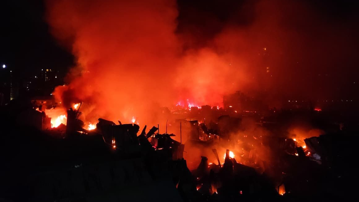 সাড়ে ৪ ঘণ্টাতেও নেভেনি আগুন, কড়াইলে ইউনিট বেড়ে ২১