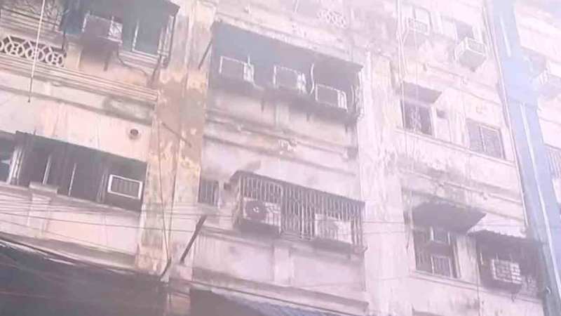 কলকাতা ফ্রি স্কুল স্ট্রিটের হোটেলে আগুন: শিশুসহ ৯ জনের মৃত্যু