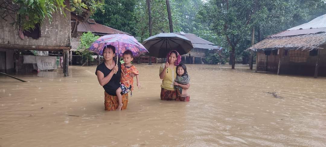 স্মরণকালের ভয়াবহ বন্যায় এখন পর্যন্ত ১৩ জনের মৃত্যু
