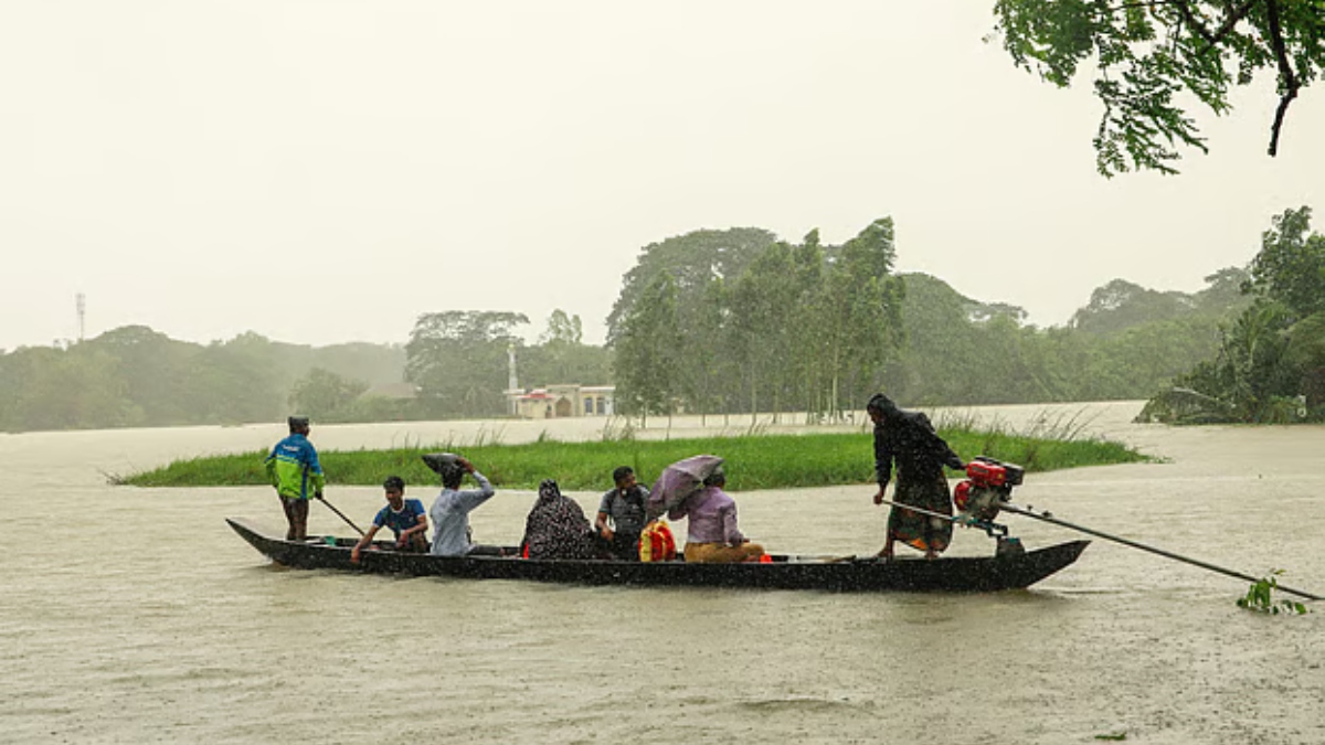 বন্যা-ধসে মৃত্যু বেড়ে ৪৪— ক্ষতিগ্রস্ত ১০ লাখ, পানিবন্দি আড়াই লাখের বেশি পরিবার