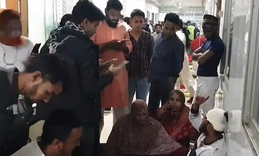সাবেক মন্ত্রী মোজাম্মেলের বাড়িতে ভাঙচুর, স্থানীয়দের হামলায় আহত ১৫