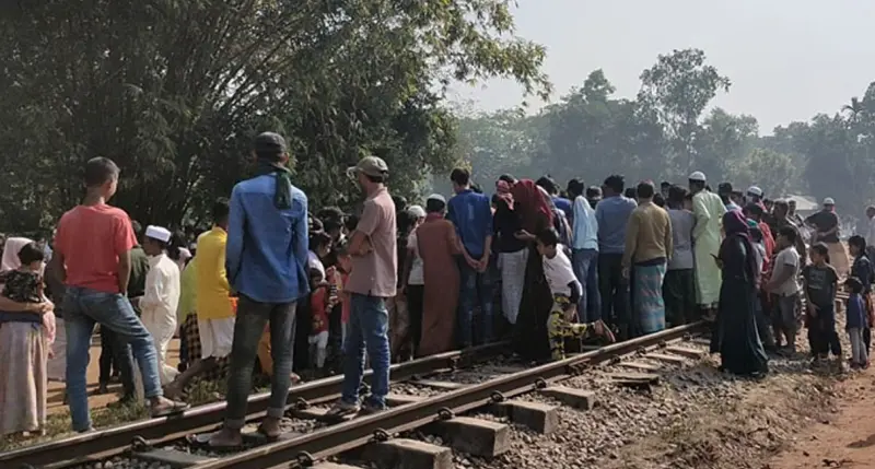 গাজীপুরে দুই সন্তানকে নিয়ে ট্রেনের নিচে ঝাঁপ দিলেন মা