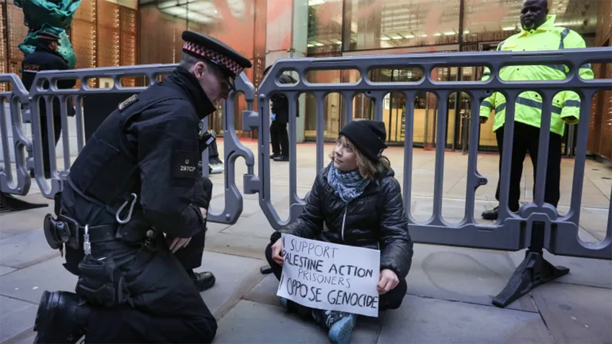 লন্ডনে বিক্ষোভের সময় গ্রেপ্তার গ্রেটা থুনবার্গ